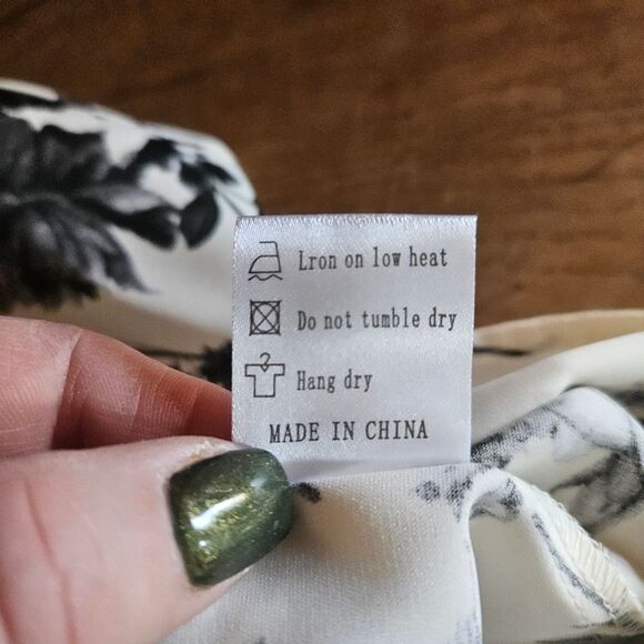 Viishow Floral Print Blouse Top Short Sleeve Geometric Trim Large New - Picture 4 of 7